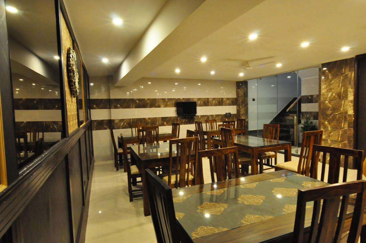 Anand Bhawan Hotel New Delhi Bagian luar foto